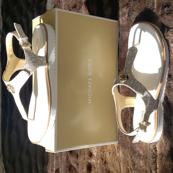 Michael Kors Judy Thong Sandal Vanilla 8M nwt - Picture 5 of 9